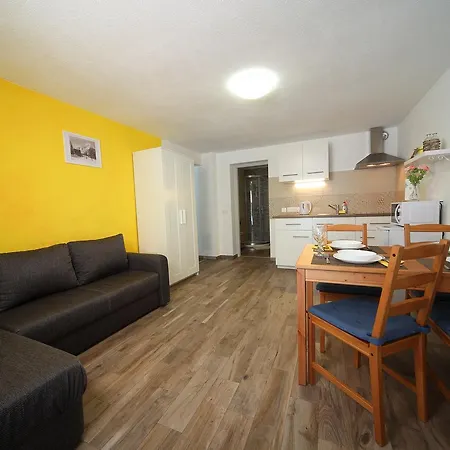 Danijela & Gregor شقة *